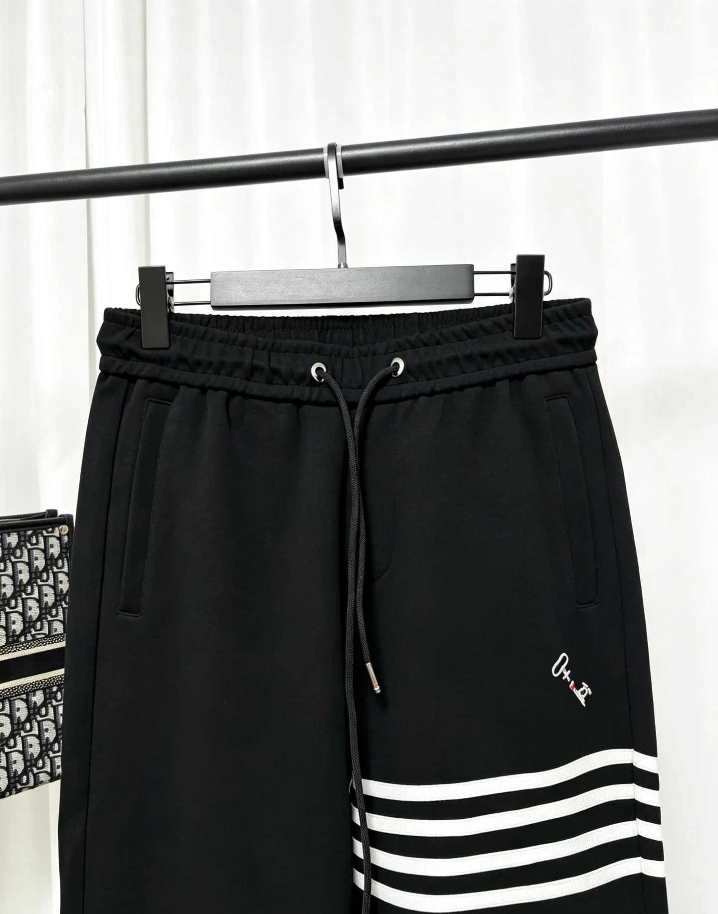 p175💰 Thom Browne（ · ） Thom Browne（ · ）， Premium ， ， 。 ， ， Hot Sale， ， 。 Classic ， ， ， 、 。 ， ✨Thom Browne Classic ＋ ， 。Size M-3XL ✨